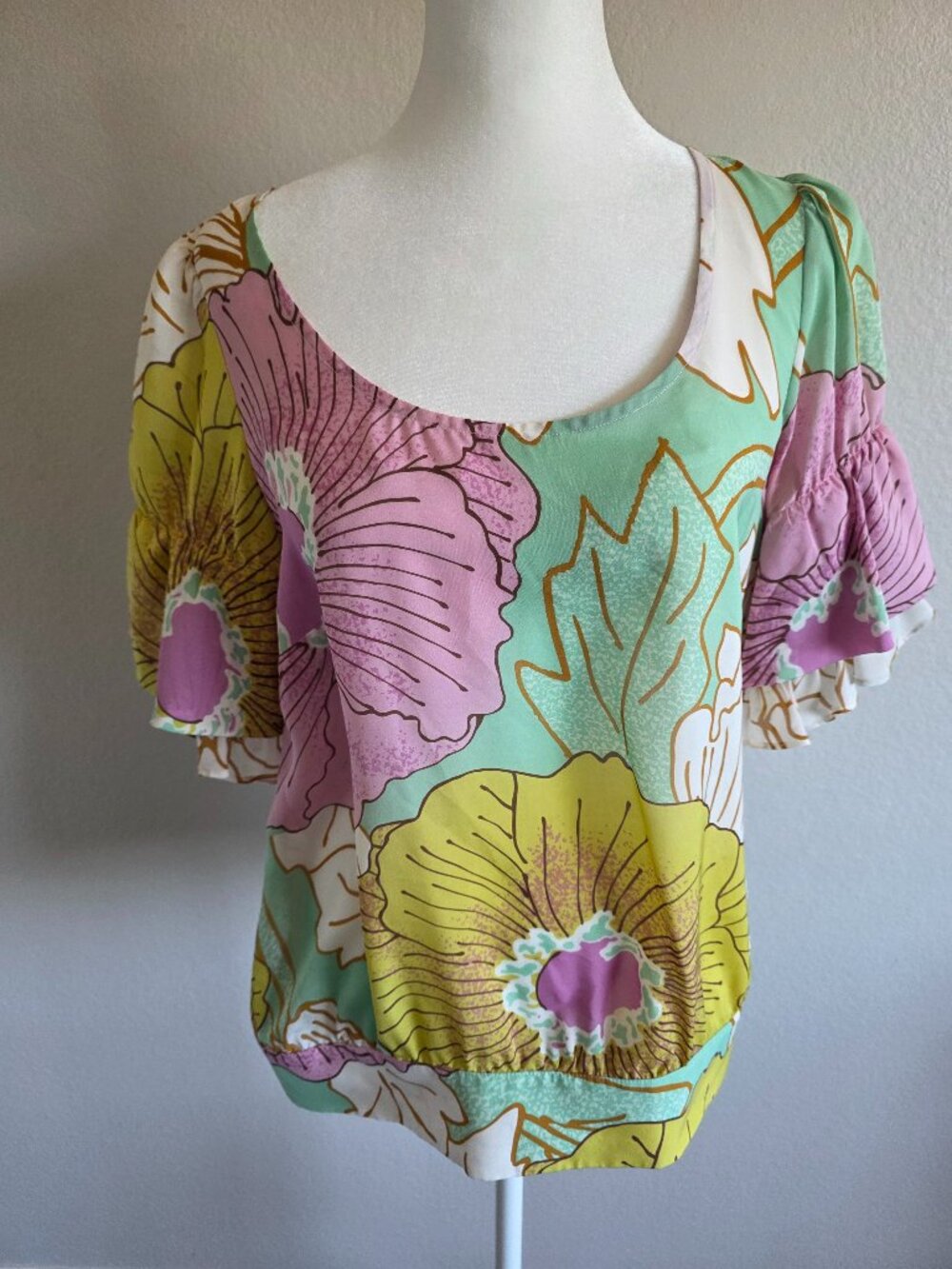 Anthropologie Odille Silk Blouse Floral Pastel Scoop Neck Ruffle Sleeves Size 4